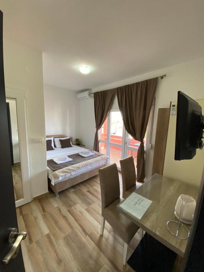 באר Apartments Nikicic מראה חיצוני תמונה